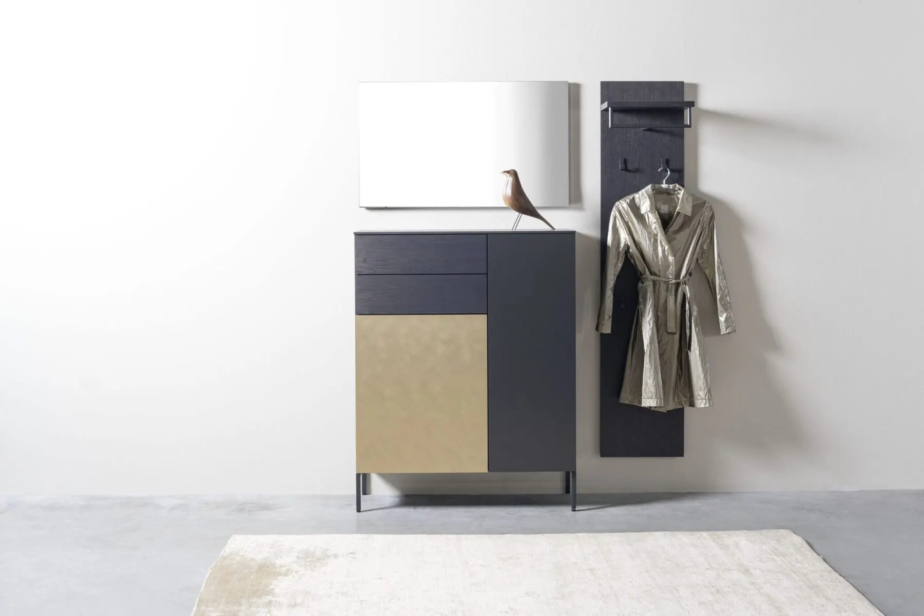 Garderobenschrank Tando in Dunkelblau mit Naturfaserfront